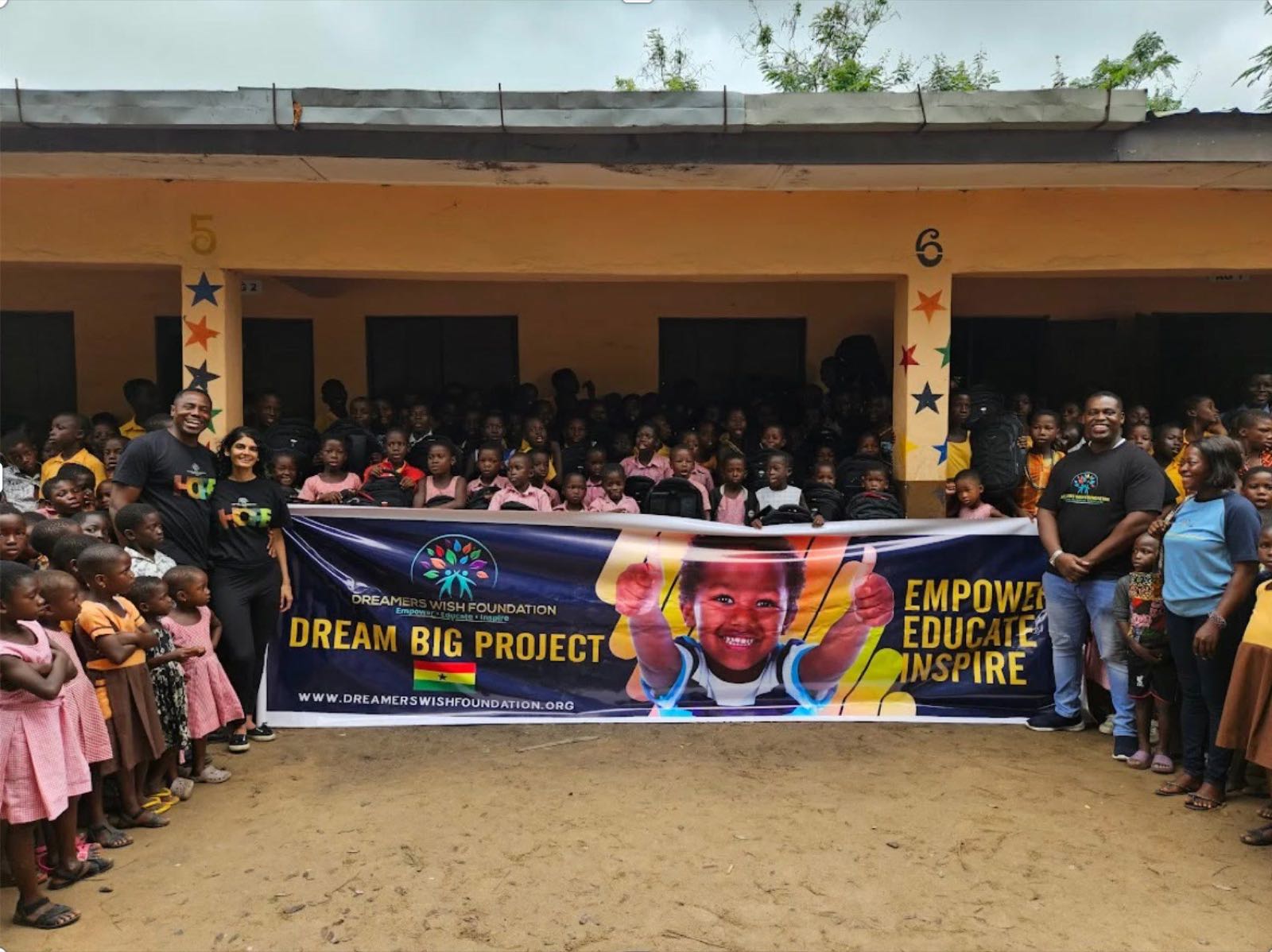 Godwill, volunteers and students in Ghana with the Dream Big Project banner